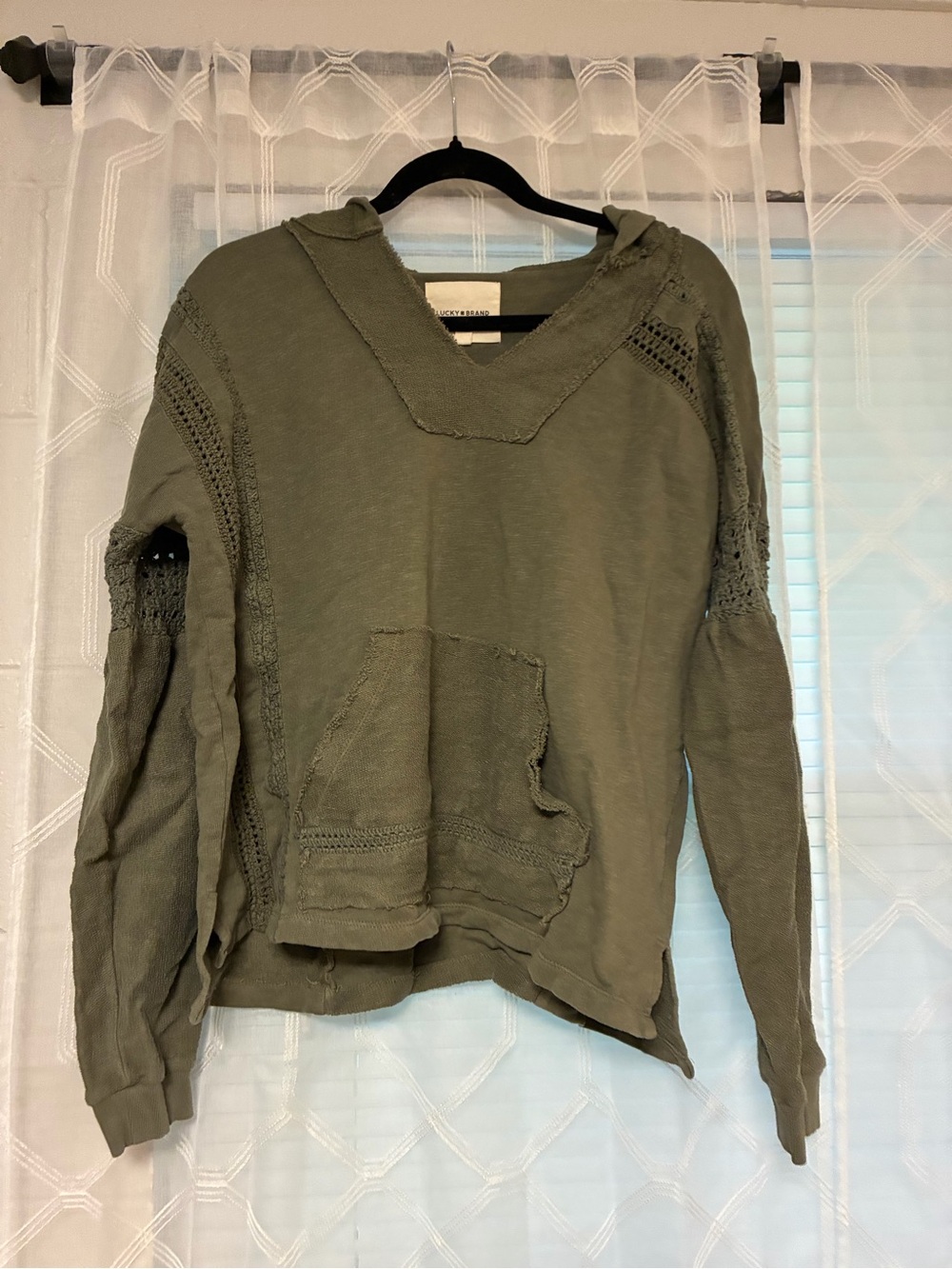 Lucky brand sweatshirt